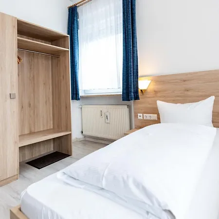 Am Roemerplatz Nocleg ze śniadaniem 4*