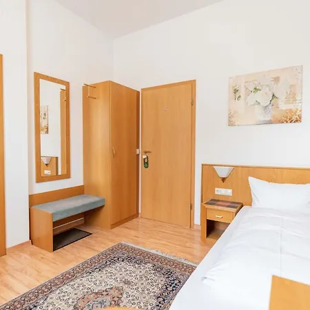 Nocleg ze śniadaniem Am Roemerplatz 4*