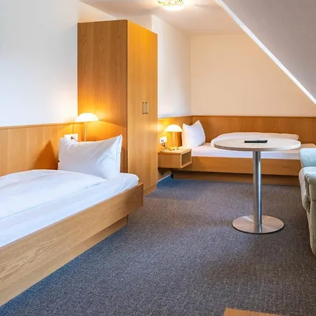 Am Roemerplatz Nocleg ze śniadaniem 4*