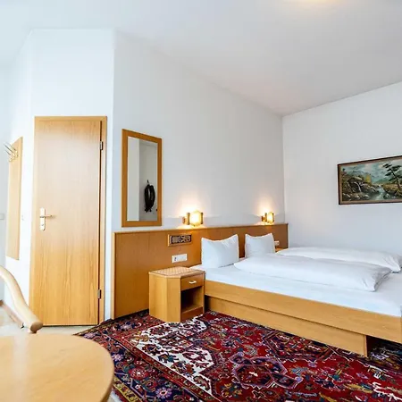 Nocleg ze śniadaniem Am Roemerplatz 3*