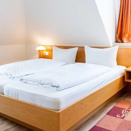 Nocleg ze śniadaniem Am Roemerplatz 4*