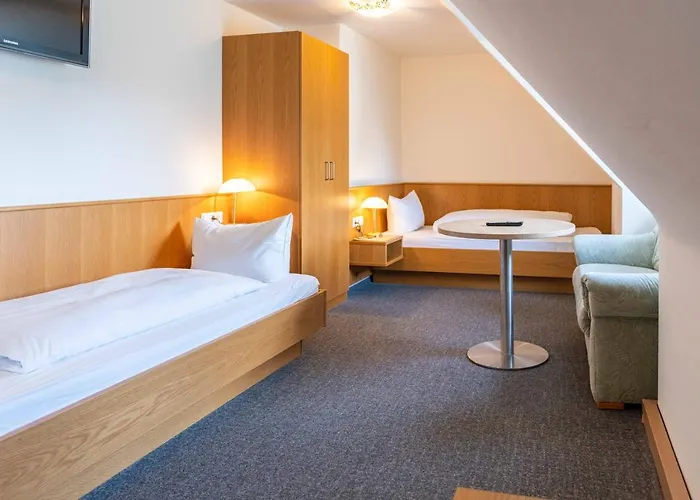 Am Römerplatz Bed & Breakfast 4*