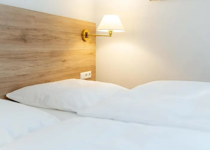 Bed & Breakfast Am Römerplatz 4*